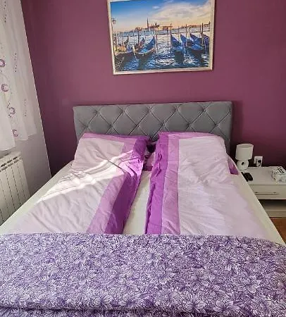 La 2 Apartment *