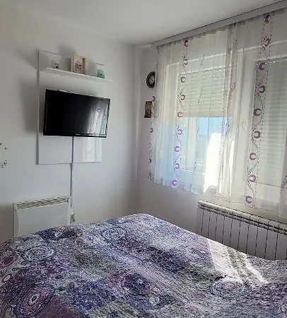 La 2 Apartment